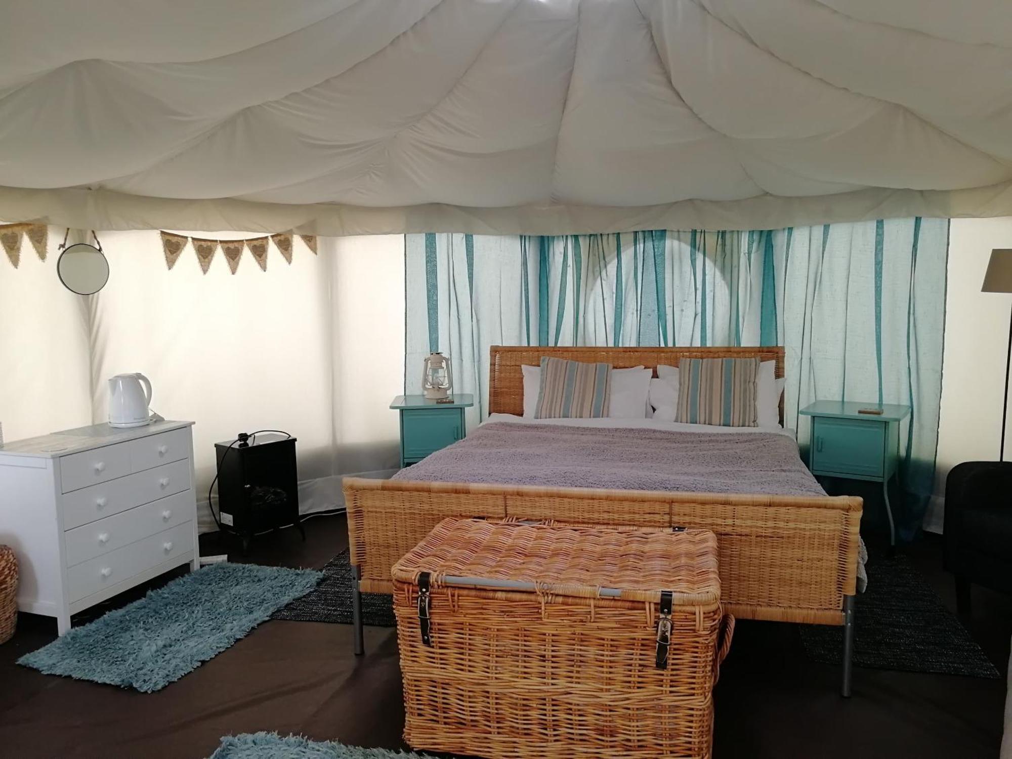 The Little Hide - Adult Only Camping Pods Wigginton  Bagian luar foto