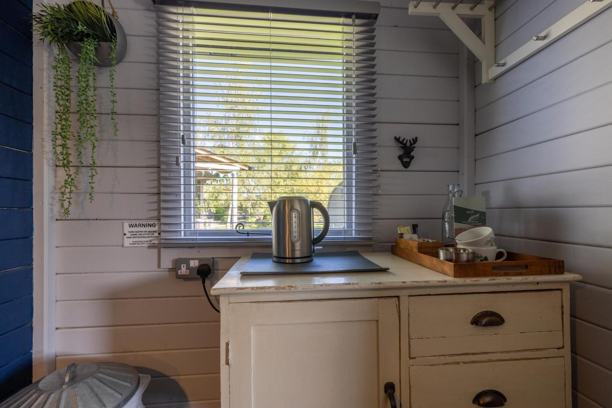 The Little Hide - Adult Only Camping Pods Wigginton  Bagian luar foto